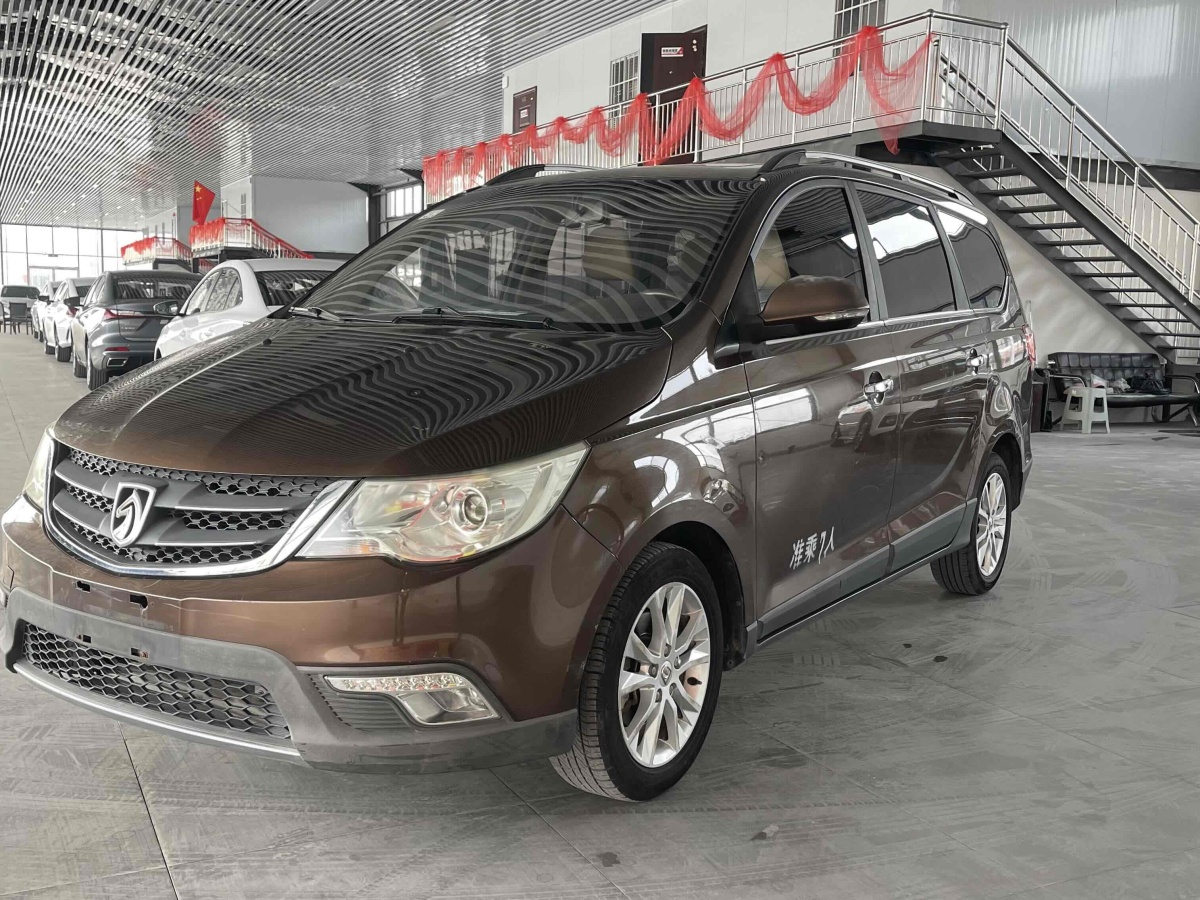 寶駿 730  2014款 1.5L 手動豪華導(dǎo)航ESP版 7座圖片