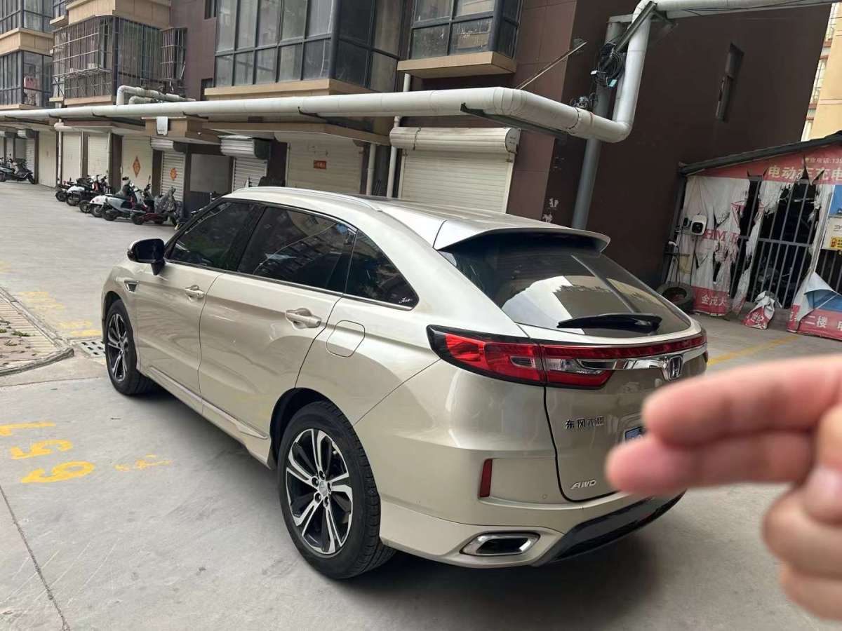 本田 UR-V  2017款 370TURBO 四驱尊享版图片