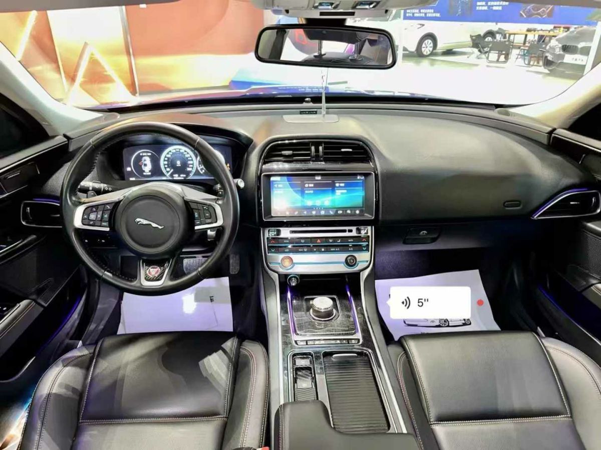 捷豹 XE  2019款 2.0T 300PS 四驅(qū)Landmark Edition圖片