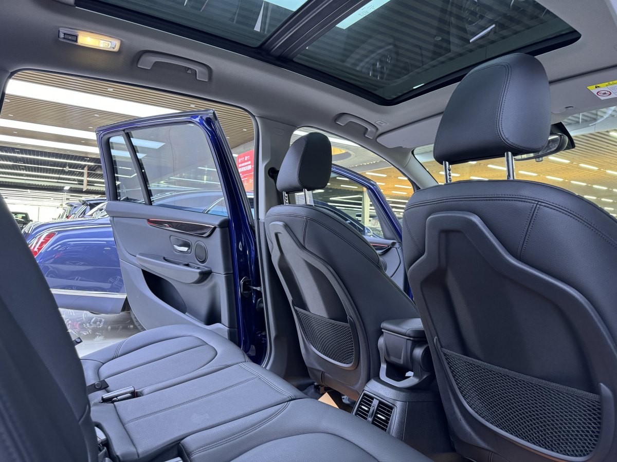 宝马 宝马2系多功能旅行车  2015款 218i 运动设计套装图片