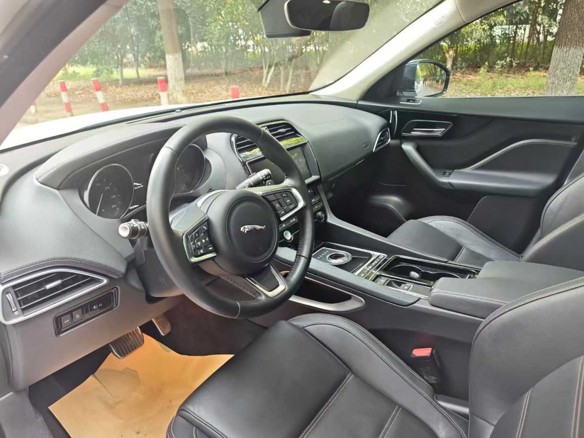 捷豹 XE  2019款 2.0T 300PS 四驅(qū)Landmark Edition圖片