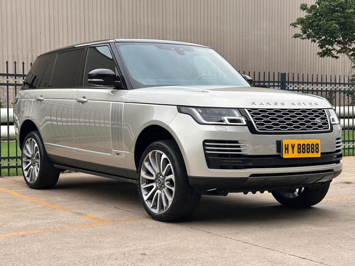 路虎 攬勝  2019款 3.0 V6 SC 尊崇創(chuàng)世加長(zhǎng)版圖片