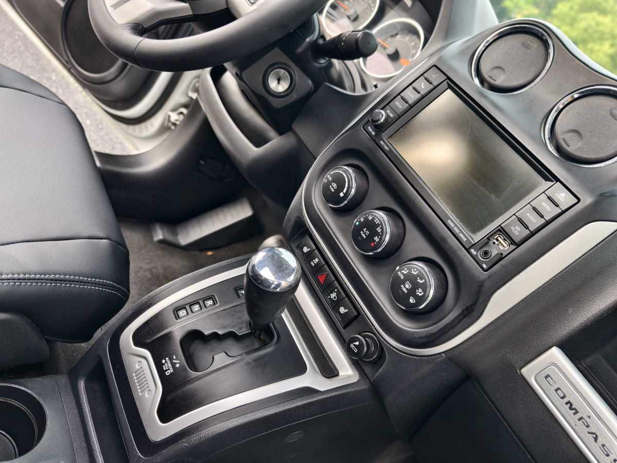 Jeep 指南者  2015款 2.0L 兩驅(qū)豪華版圖片