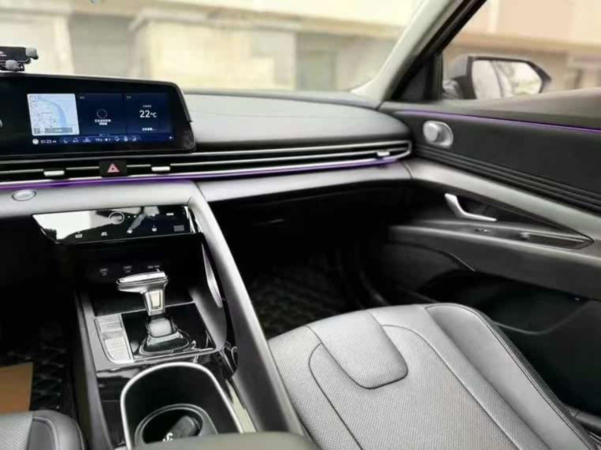 現(xiàn)代 伊蘭特  2021款 1.5L LUX尊貴版圖片