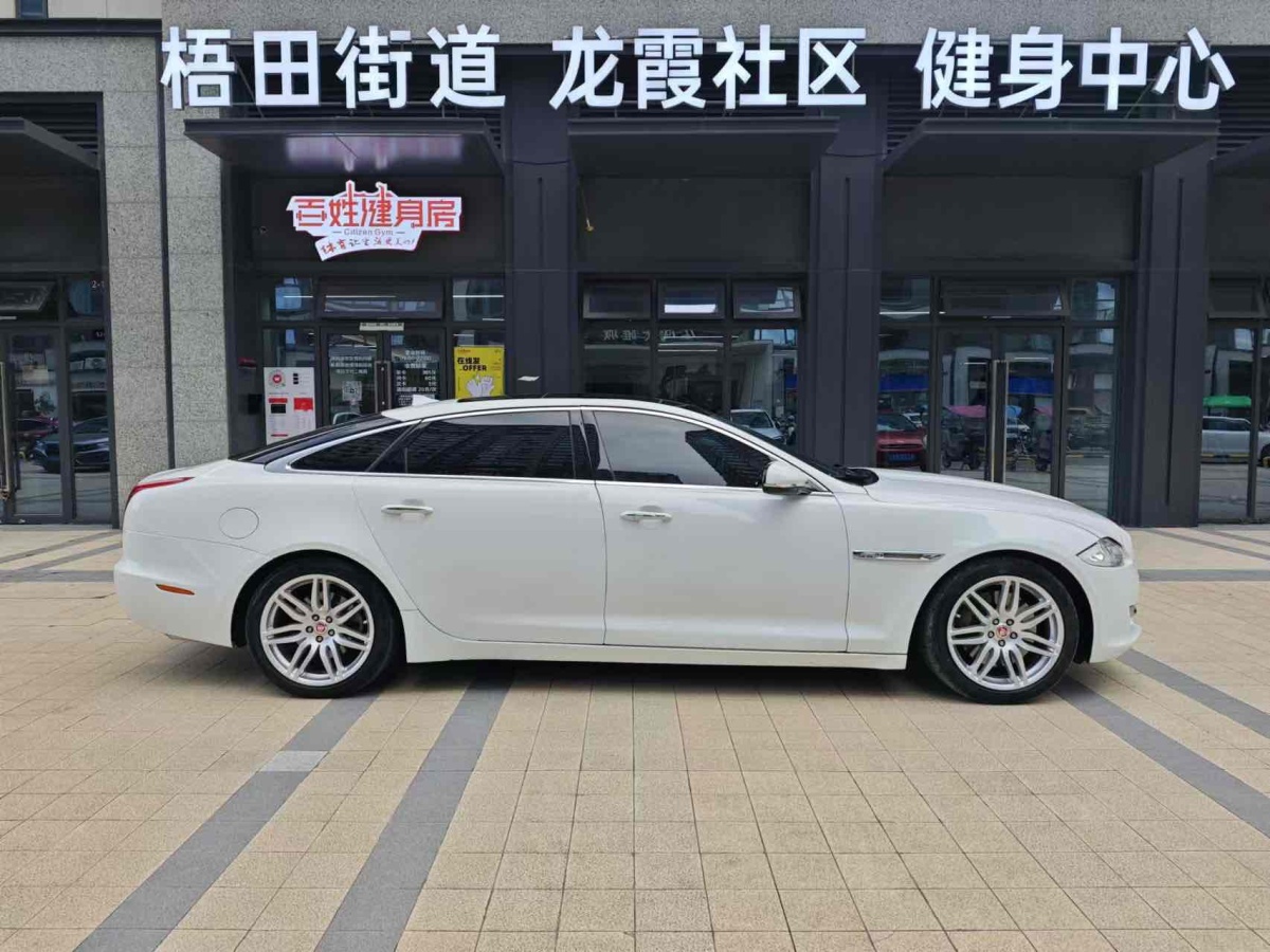 捷豹 XJ  2014款 XJL 2.0T 兩驅(qū)全景商務(wù)版圖片