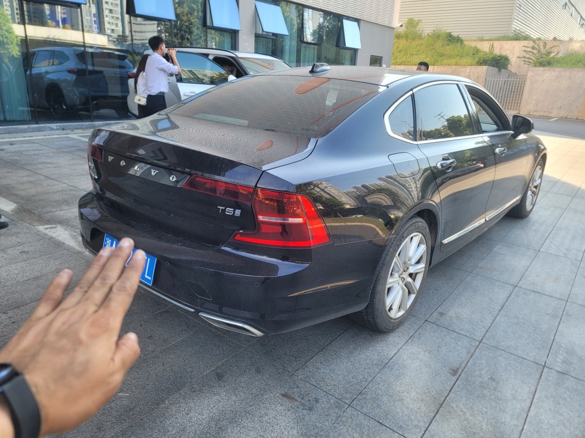 沃爾沃 S90  2020款 改款 T5 智遠(yuǎn)豪華版圖片