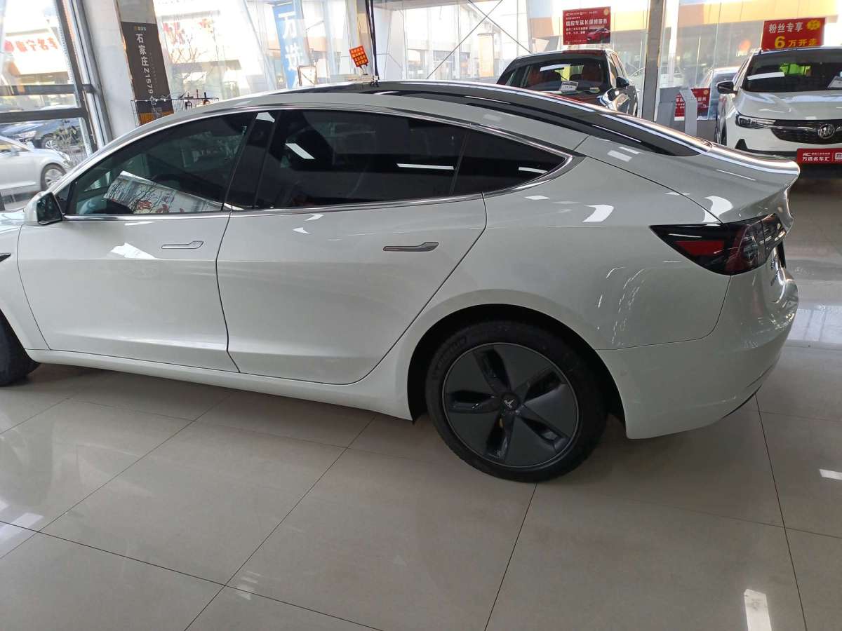 特斯拉 Model 3  2019款 標(biāo)準(zhǔn)續(xù)航后驅(qū)升級(jí)版圖片