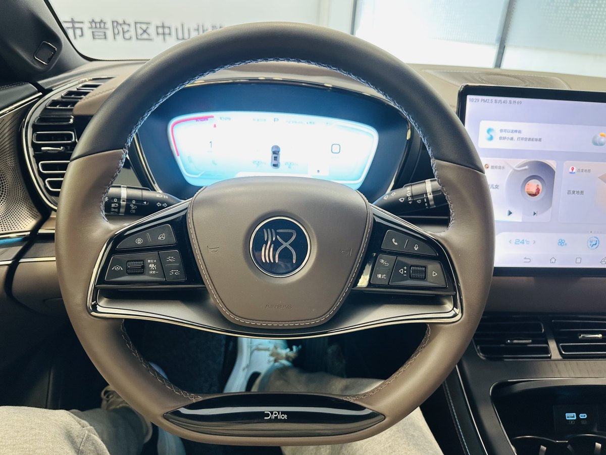 比亞迪 漢  2022款 EV 創(chuàng)世版 715KM前驅(qū)旗艦型圖片