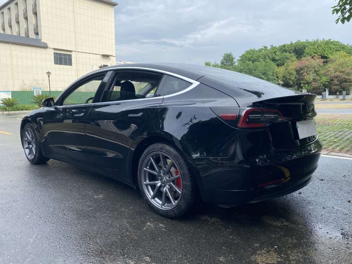 特斯拉 Model 3  2020款 改款 標(biāo)準(zhǔn)續(xù)航后驅(qū)升級(jí)版圖片