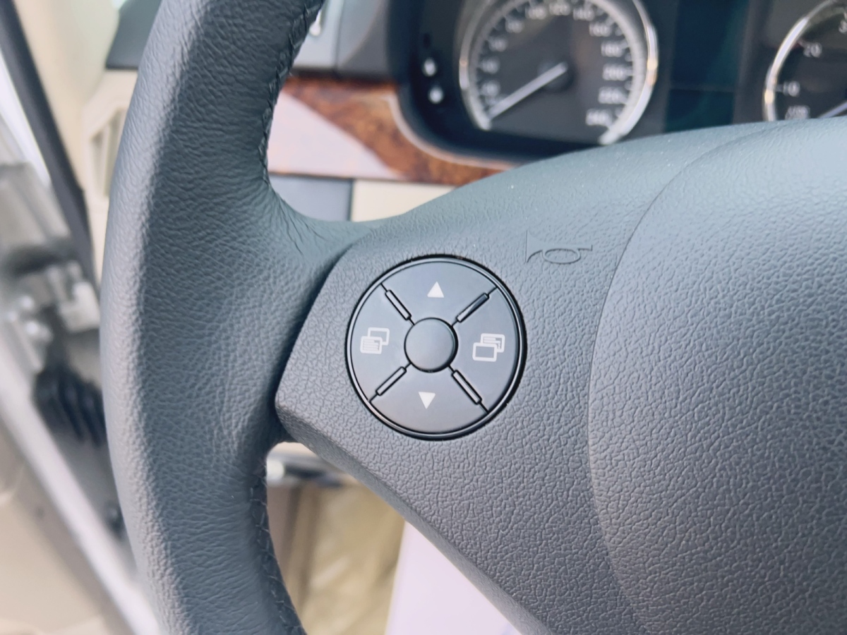 奔驰 唯雅诺  2012款 2.5L 舒适版图片