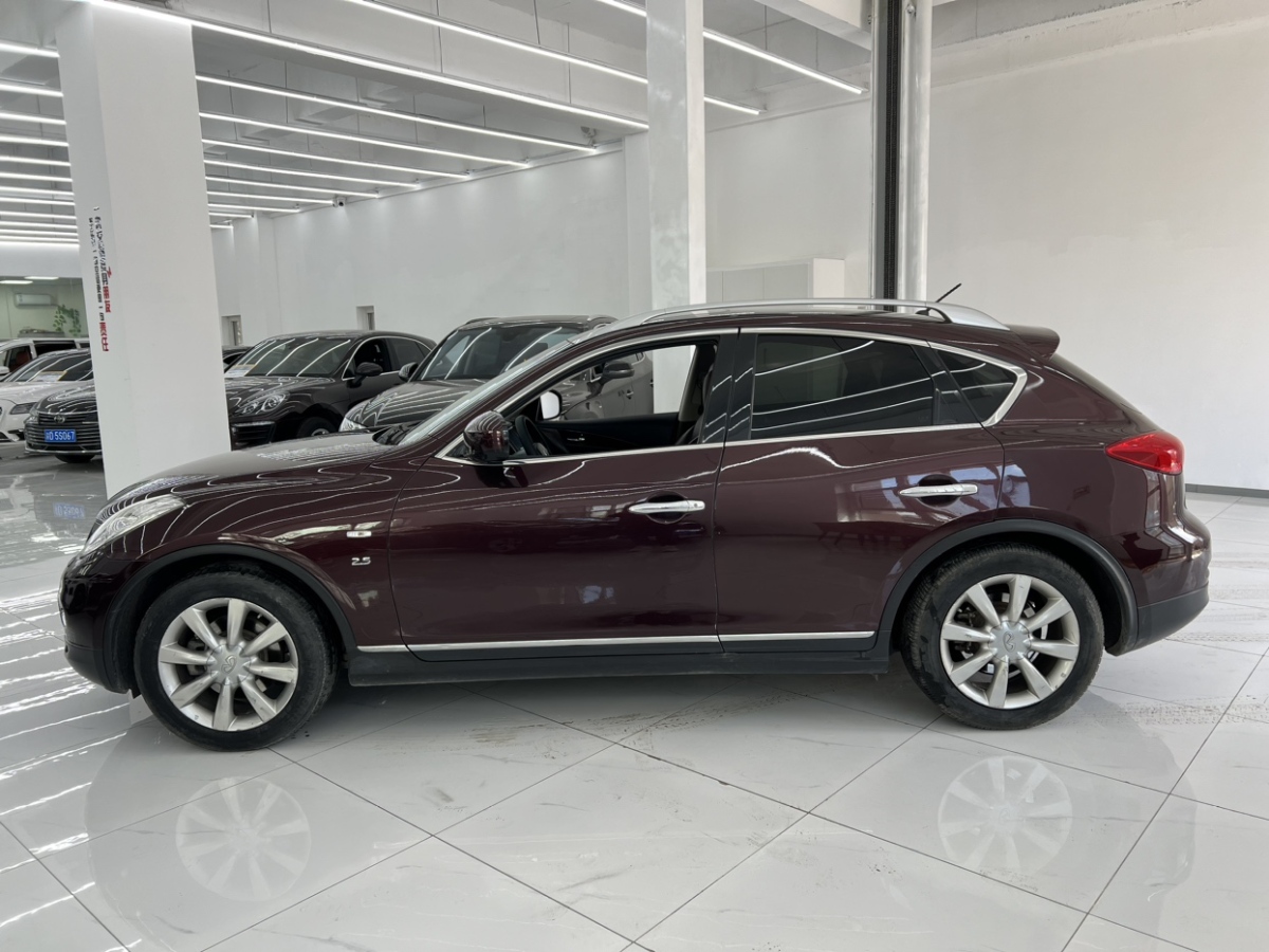 2013年10月英菲尼迪 QX50  2013款 2.5L 两驱优雅版