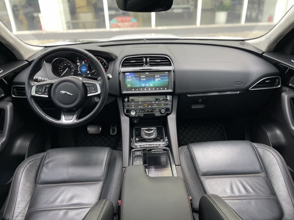 捷豹 F-PACE  2019款 2.0T 四驅(qū)都市尊享版圖片