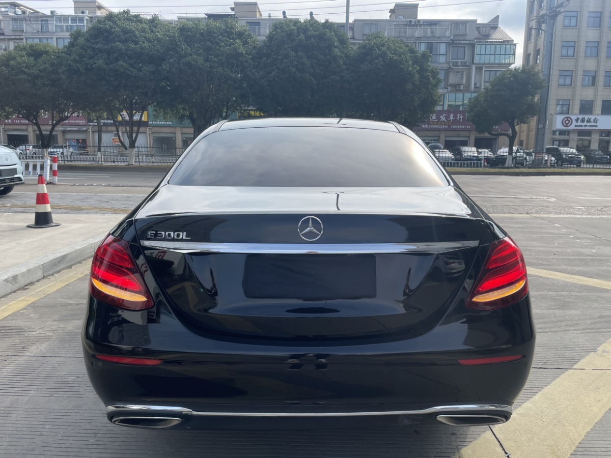 奔馳 奔馳E級(jí)  2019款 E 300 L 豪華型圖片