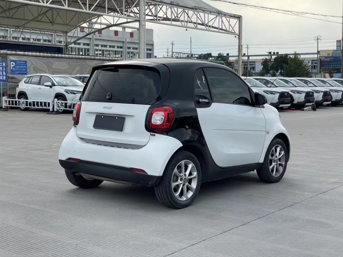 2016年3月smart fortwo  2015款 1.0L 52千瓦硬頂靈動版