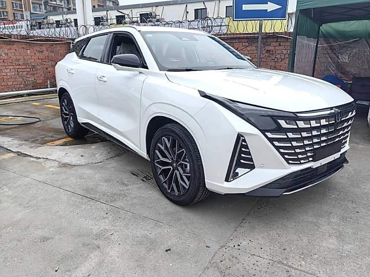 長(zhǎng)安 長(zhǎng)安UNI-Z  2025款 1.5T 尊貴型圖片