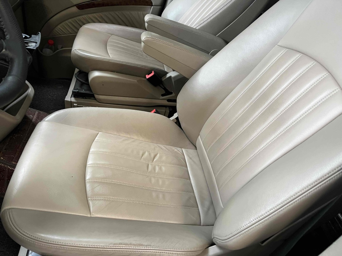 奔驰 唯雅诺  2010款 2.5L 尊贵版图片