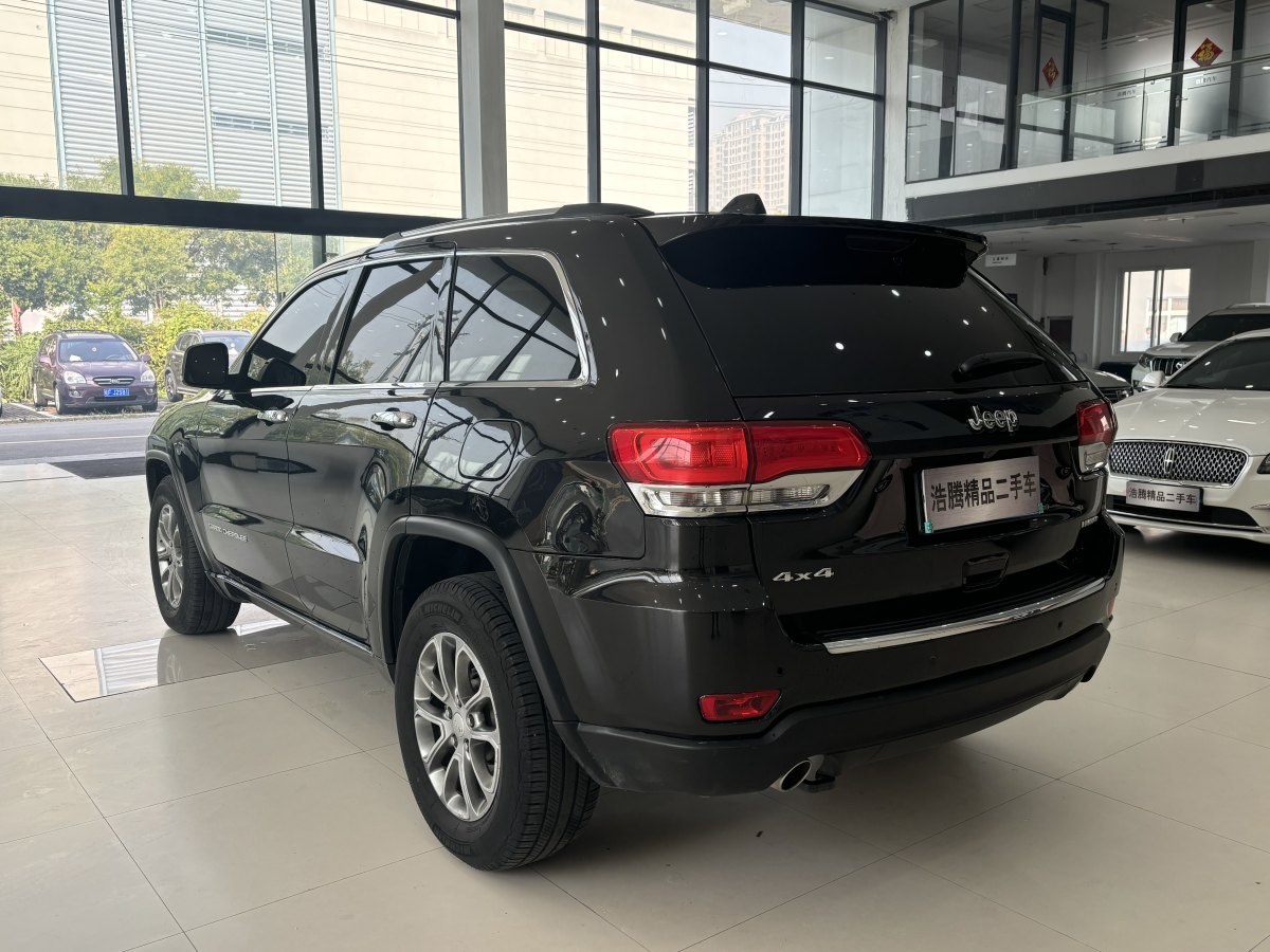 Jeep 大切諾基  2014款 3.0L 舒享導(dǎo)航版圖片