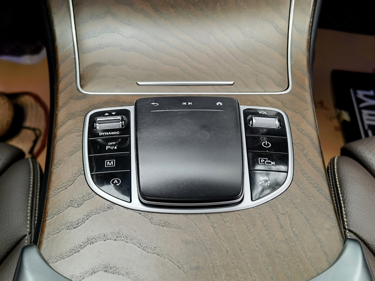 奔驰 奔驰GLC  2022款 改款 GLC 300 L 4MATIC 动感型臻藏版图片