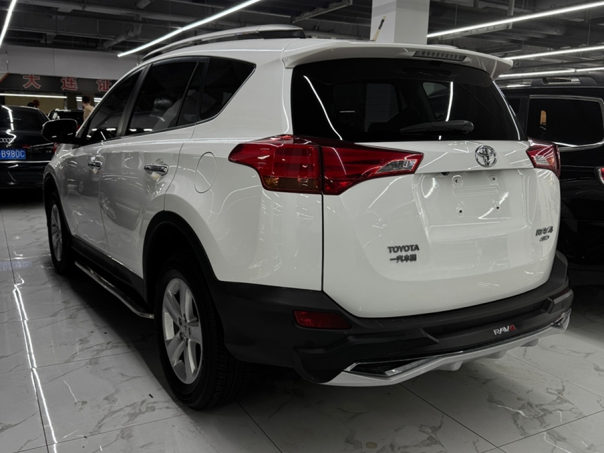 豐田 RAV4榮放  2015款 2.5L 自動(dòng)四驅(qū)豪華版圖片