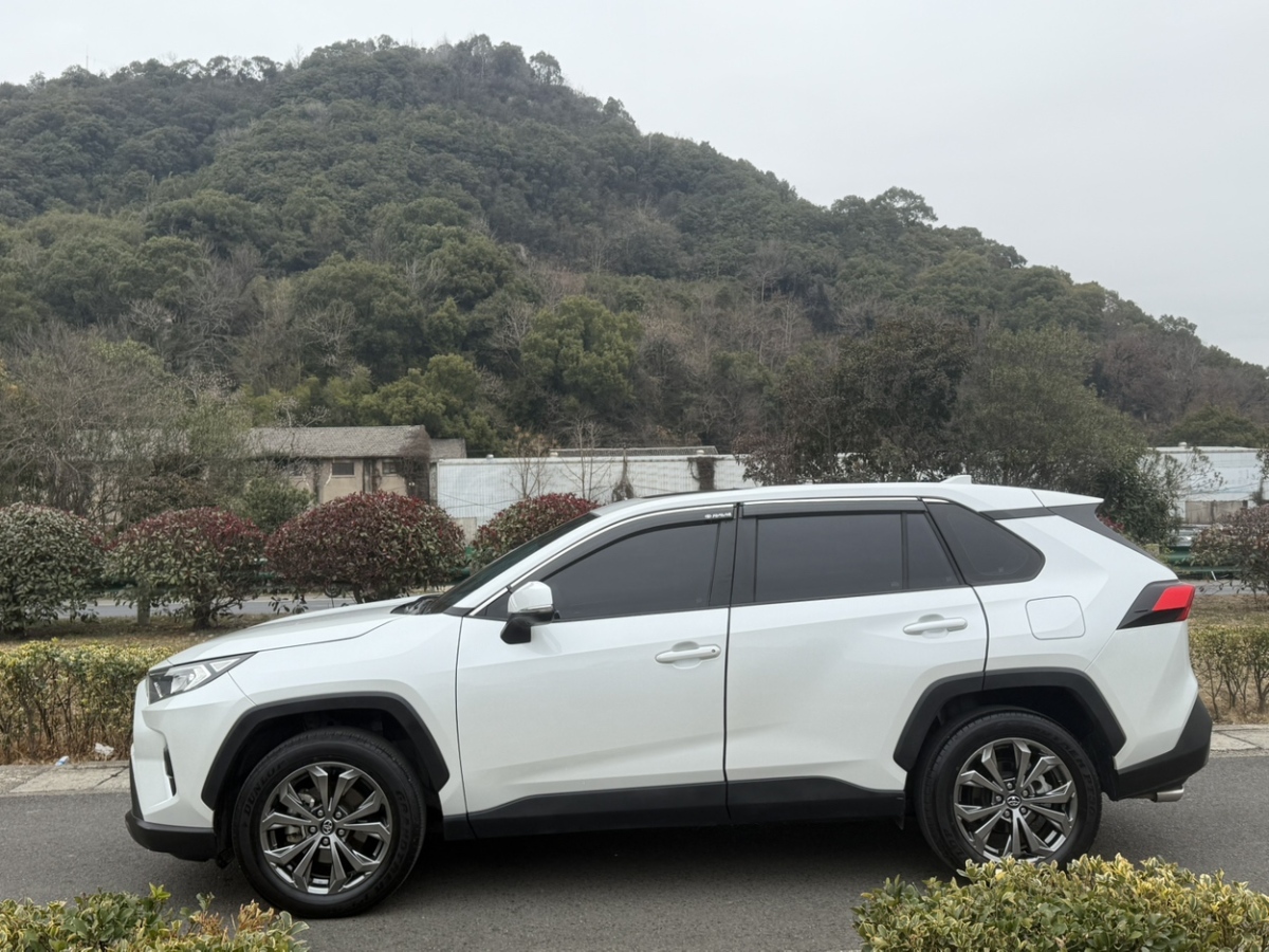 豐田 RAV4榮放  2023款 2.0L CVT兩驅(qū)風(fēng)尚版圖片