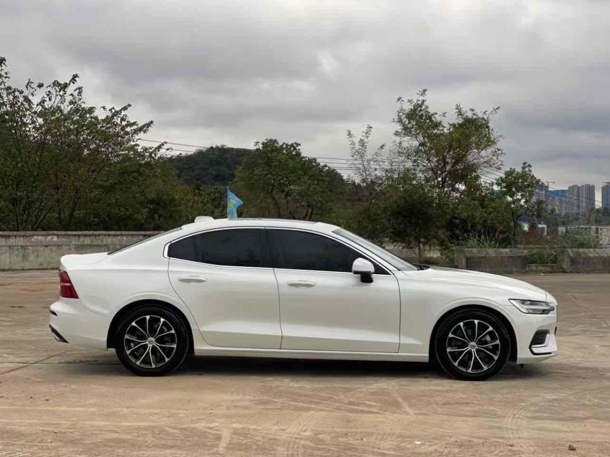 沃爾沃 S60L  2022款 B4 智逸豪華版圖片