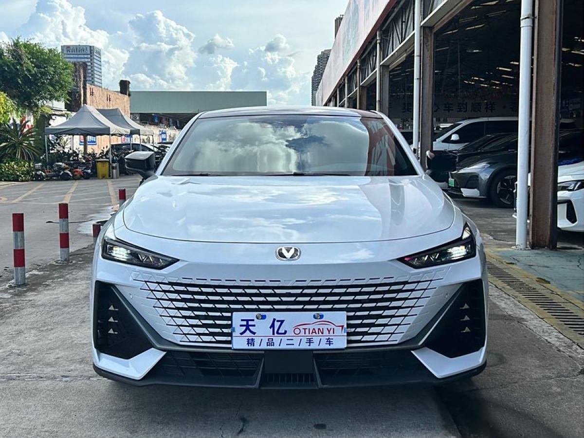 長(zhǎng)安 長(zhǎng)安UNI-V  2023款 1.5T 尊貴型圖片