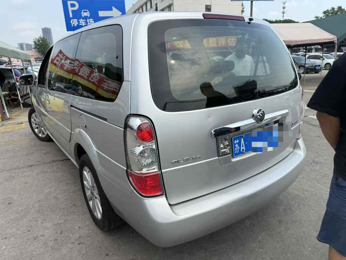 別克 GL8 圖片
