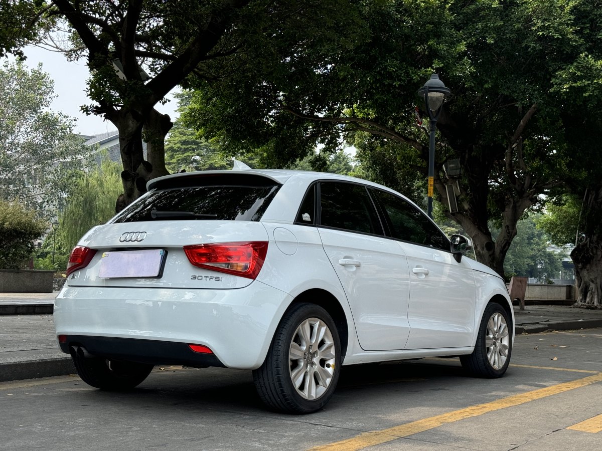 奧迪 奧迪A1  2014款 30 TFSI Sportback時(shí)尚型圖片