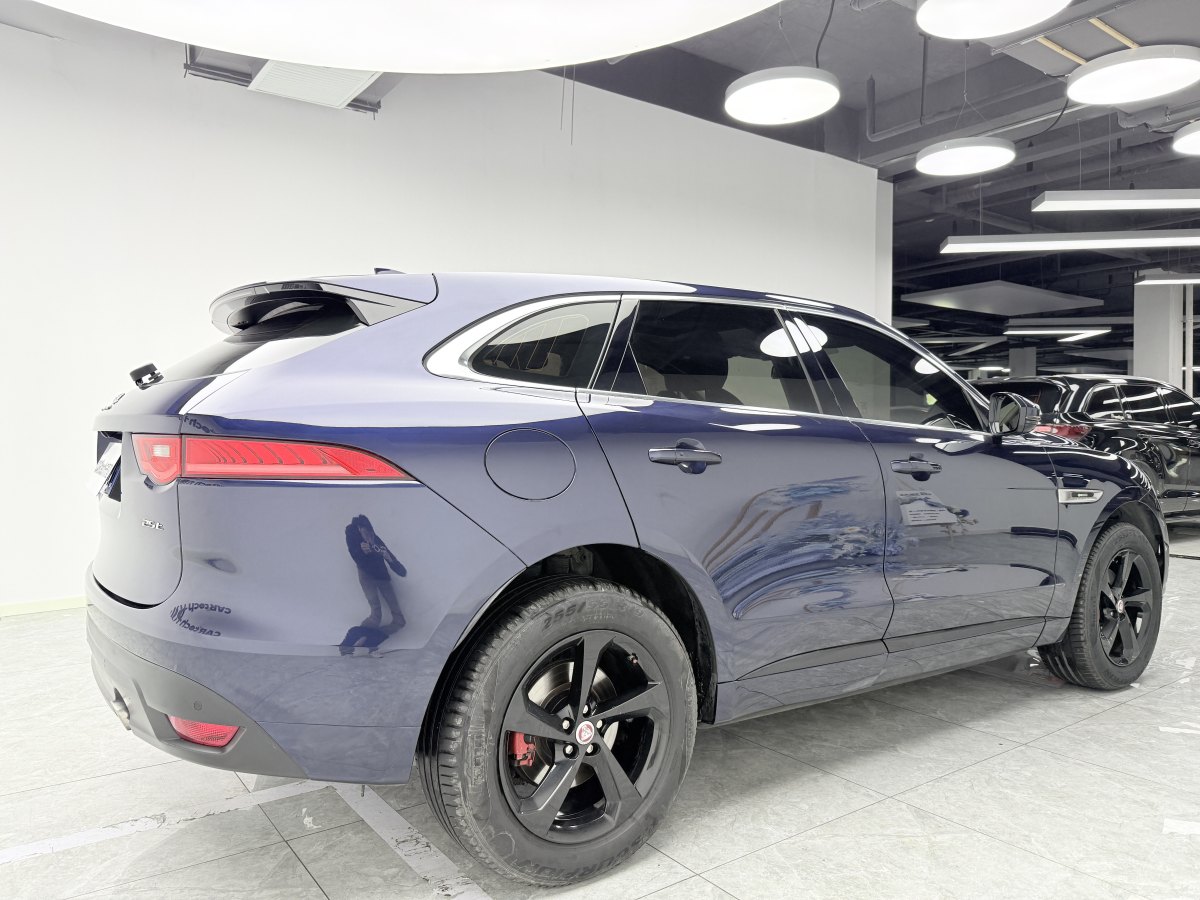 捷豹 F-PACE  2016款 2.0T 兩驅(qū)R-Sport運(yùn)動(dòng)版圖片