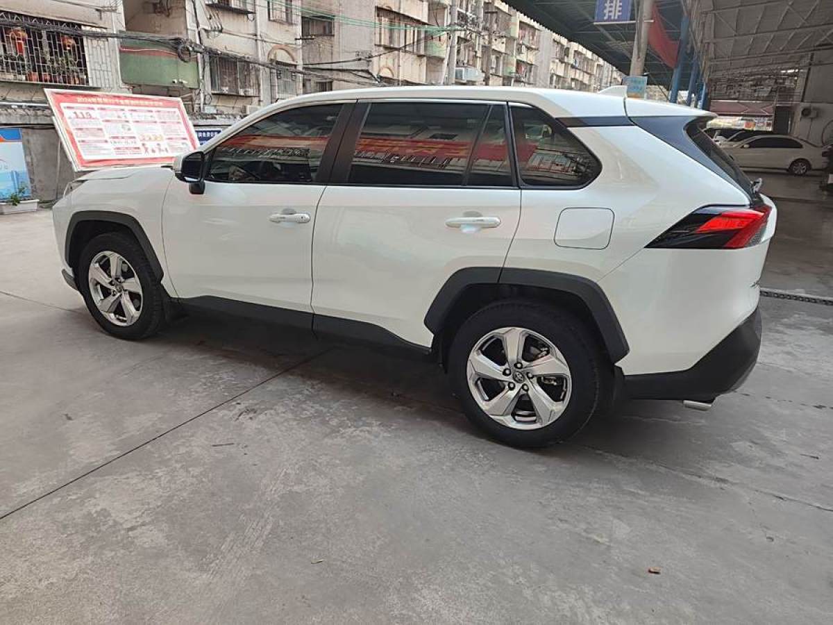 豐田 RAV4榮放  2022款 2.0L CVT兩驅(qū)風(fēng)尚Plus版圖片