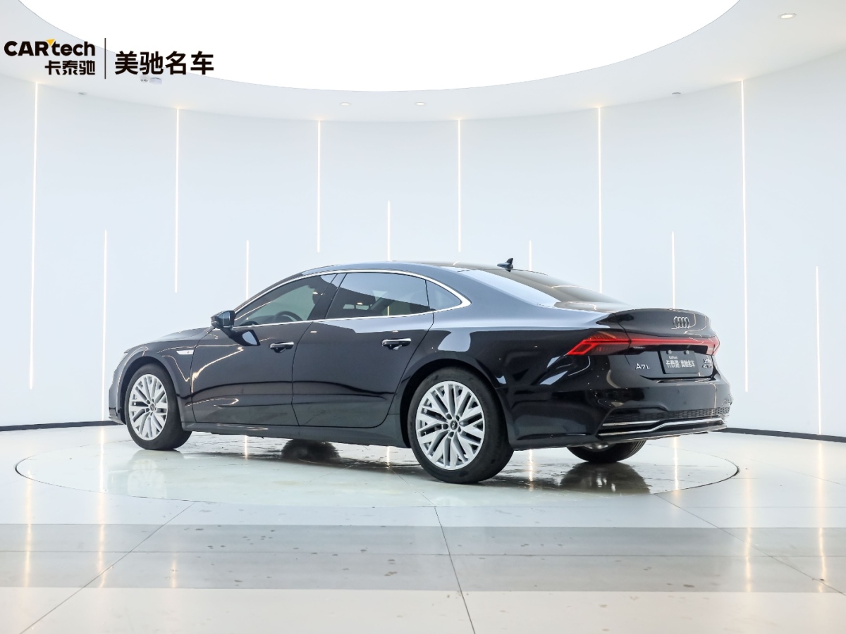 奧迪 奧迪A7L  2024款 45TFSI S-line 筑夢(mèng)型 流晶套裝圖片