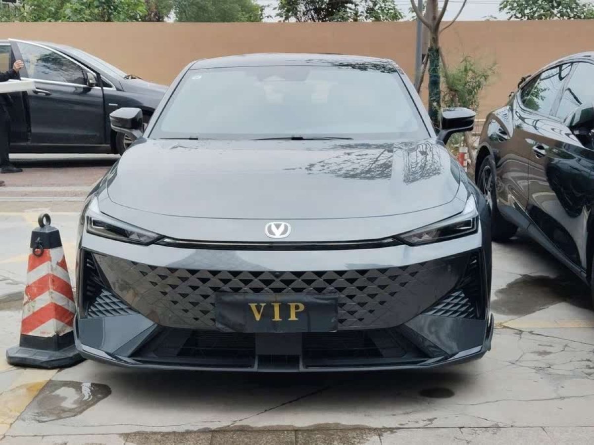 長安 長安UNI-V  2024款 1.5T 尊貴運動型圖片