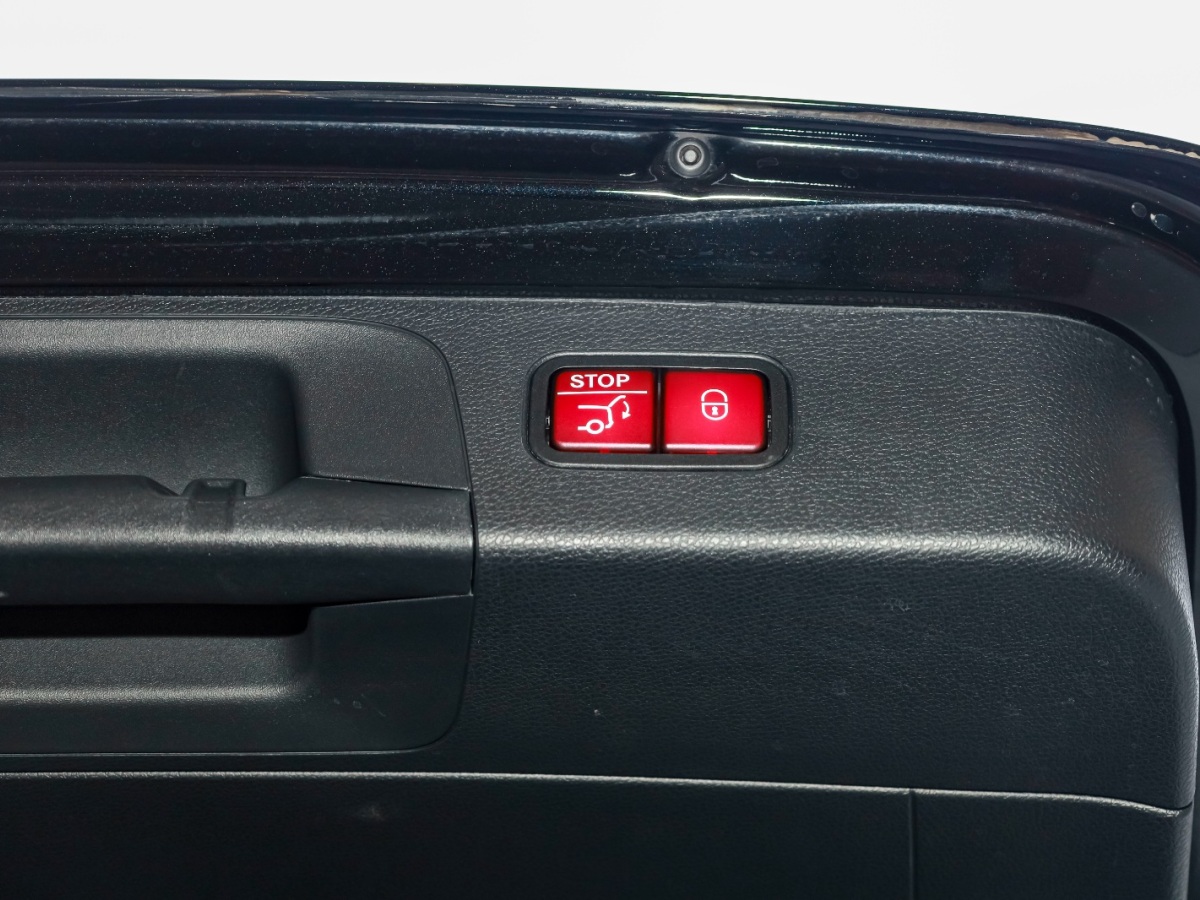 奔驰 奔驰GLC  2022款 改款 GLC 300 L 4MATIC 动感型图片