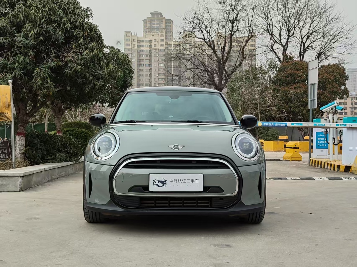 MINI MINI  2022款 改款 1.5T COOPER 經(jīng)典派圖片