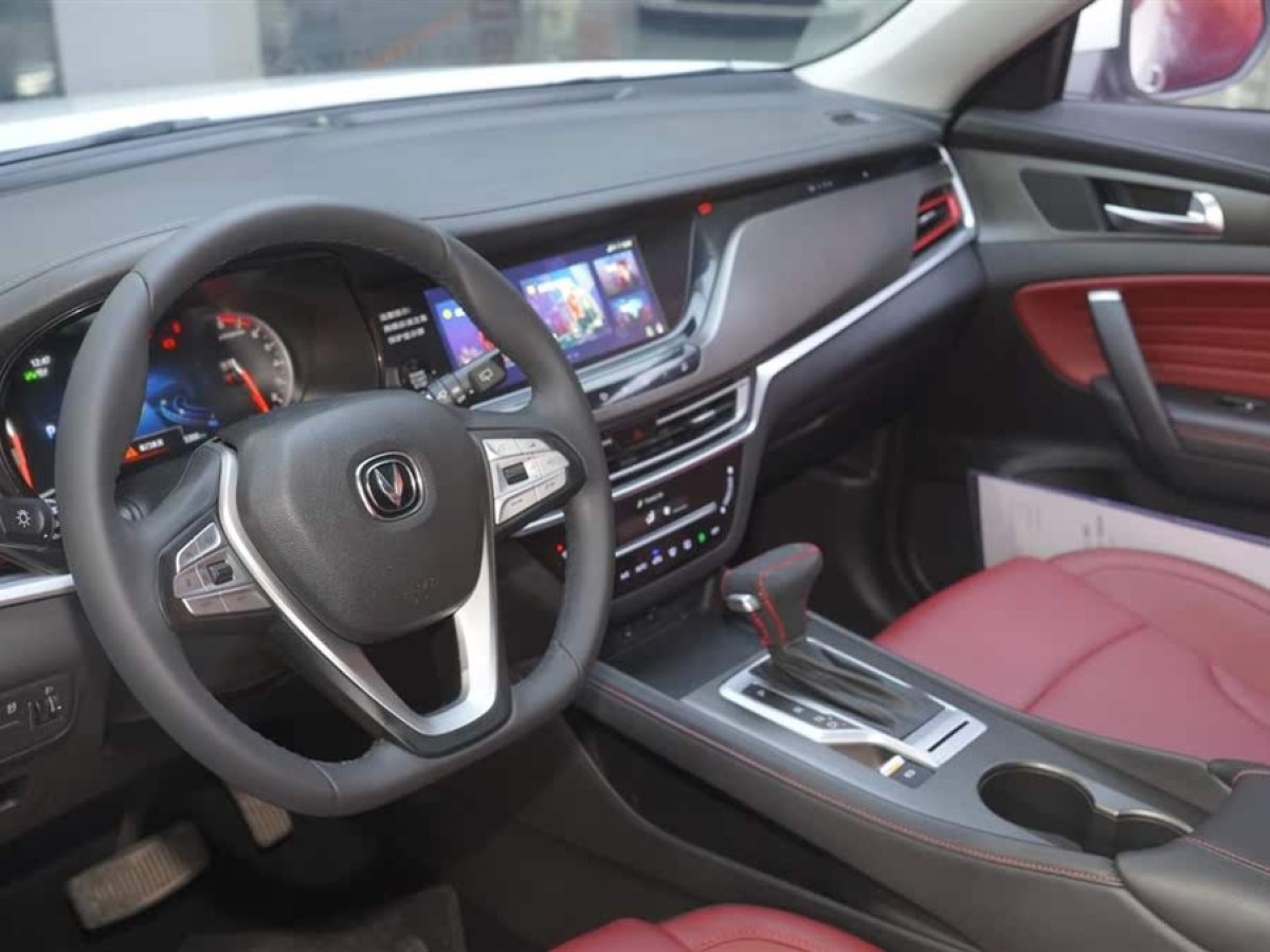 長(zhǎng)安 CS35 PLUS  2019款 1.4T 自動(dòng)智聯(lián)藍(lán)鯨版圖片
