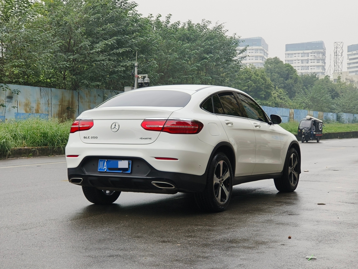 2018年11月奔馳 奔馳GLC  2023款 GLC 300 4MATIC 轎跑SUV