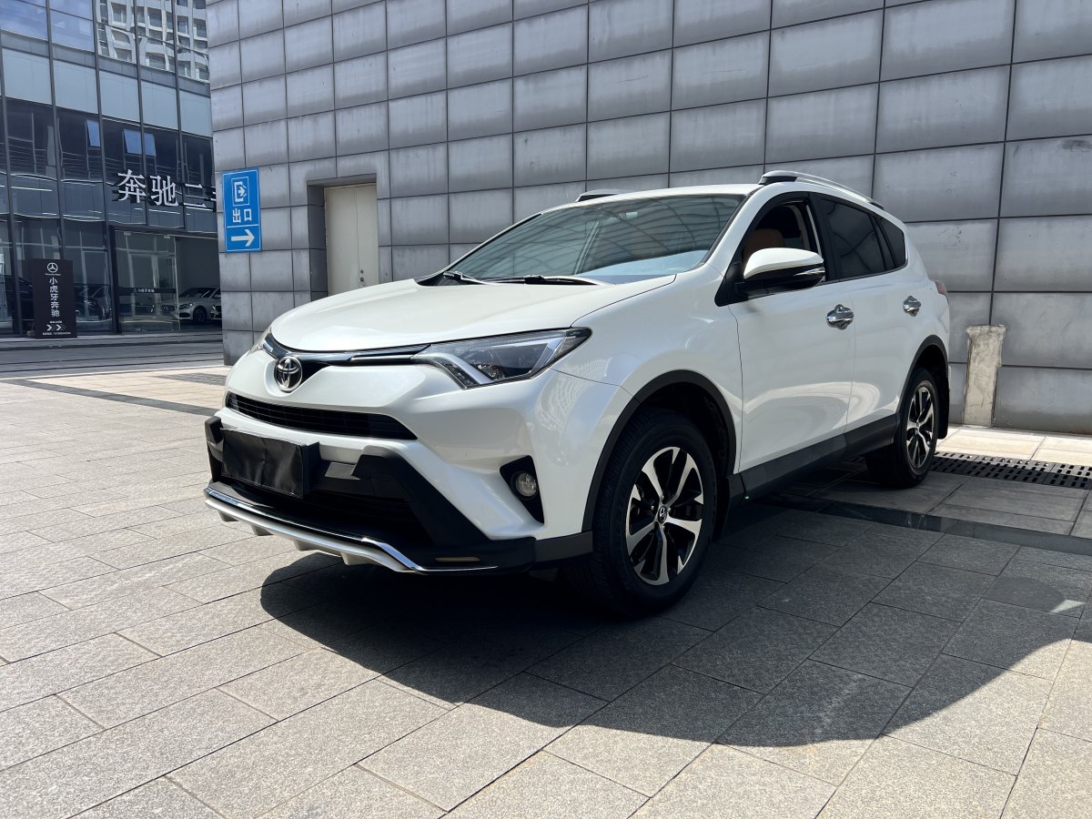 2017年6月豐田 RAV4  2016款 榮放 2.0L CVT兩驅(qū)都市版