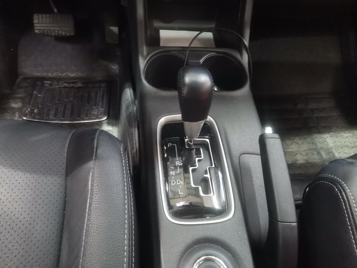 2015年2月三菱 欧蓝德  2014款 2.4L 四驱豪华超值版 5座
