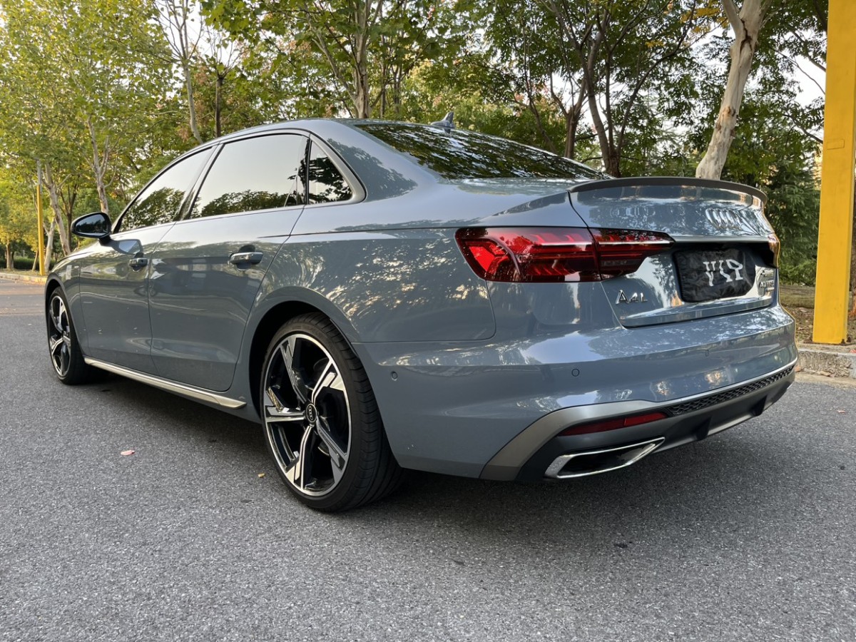 奥迪 奥迪A4L  2022款 40 TFSI quattro RS套件燃速型图片