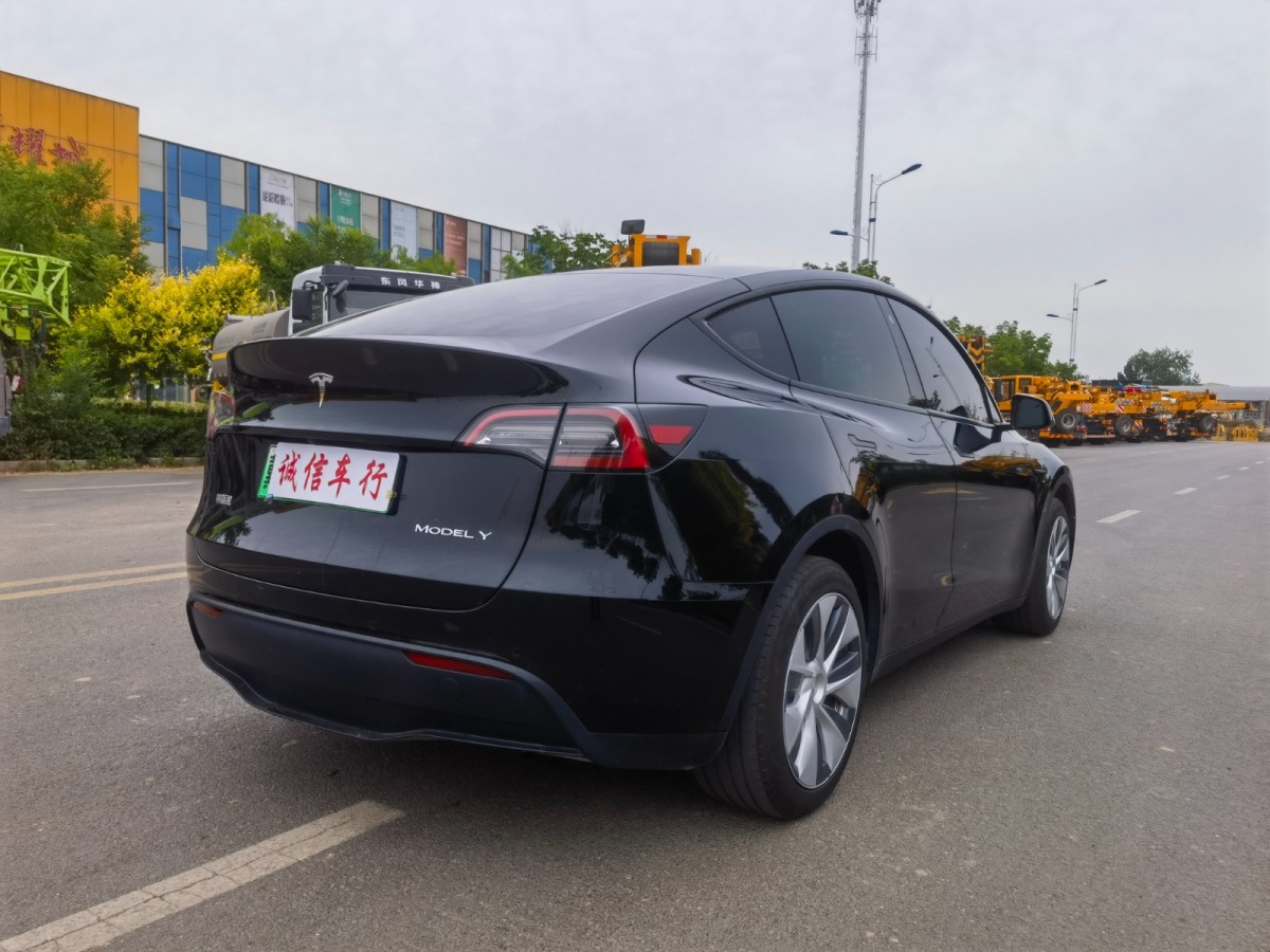 特斯拉 Model Y  2023款 后輪驅(qū)動(dòng)版圖片