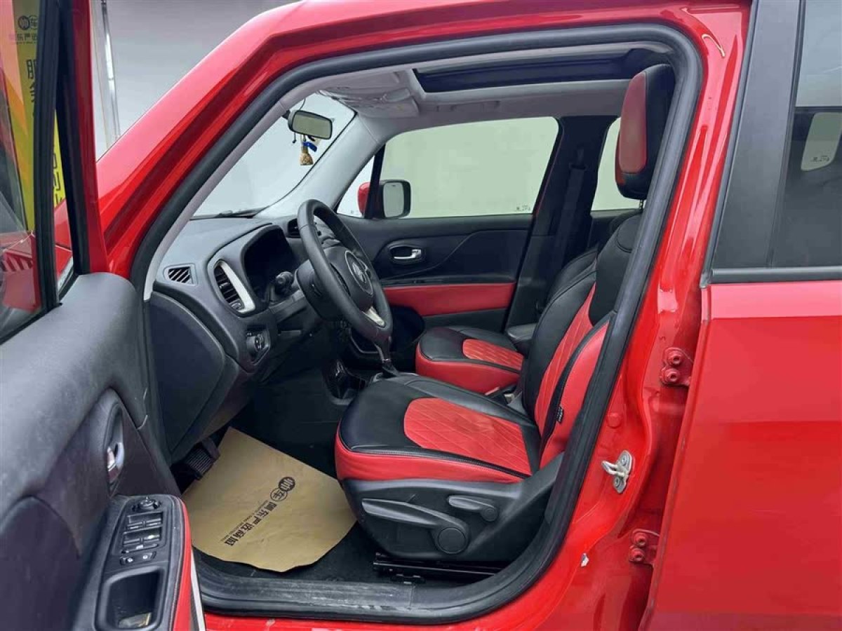 Jeep 自由俠  2018款 互聯(lián)大屏版 180T 自動(dòng)高能版圖片