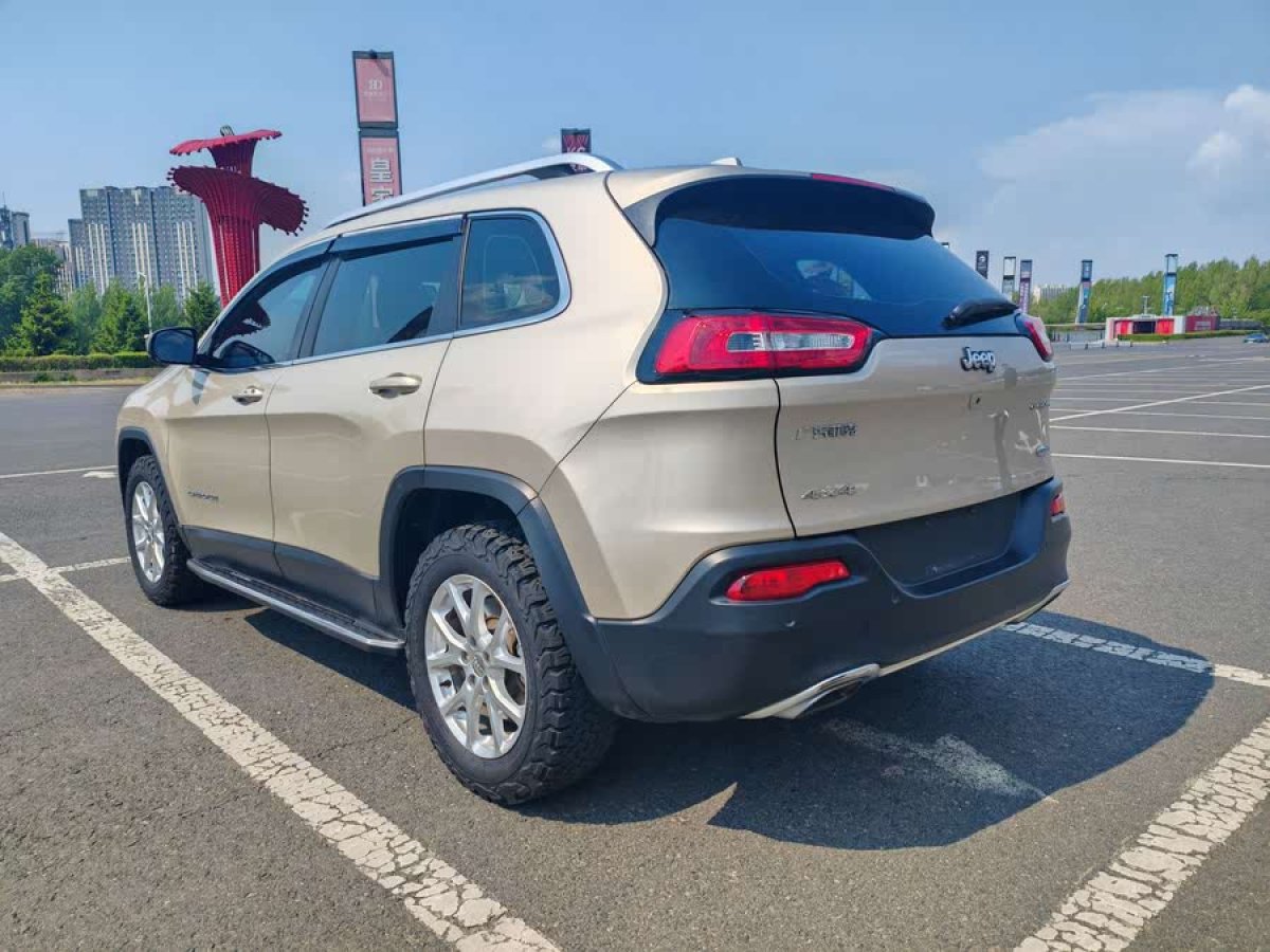 Jeep 自由光  2016款 2.4L 專業(yè)版圖片