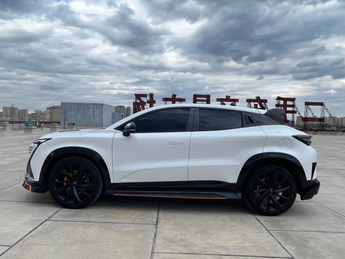 長安 UNI-T  2022款 1.5T 運(yùn)動版 尊貴型圖片