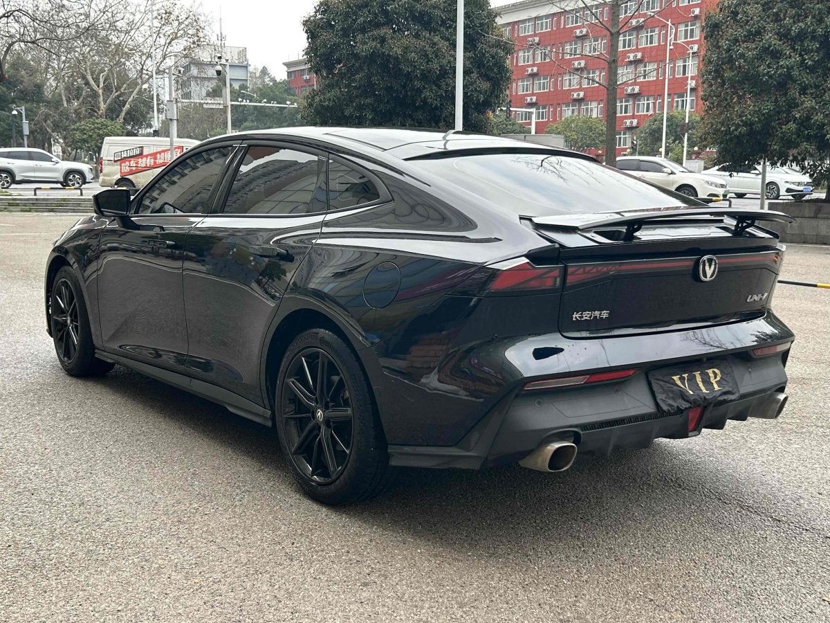 長(zhǎng)安 長(zhǎng)安UNI-V  2022款 1.5T 尊貴型圖片