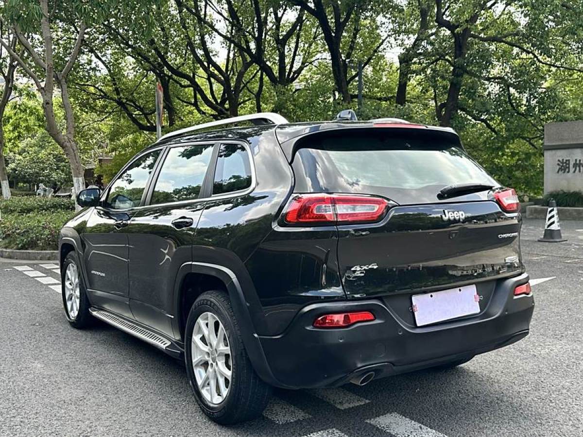 Jeep 自由光  2016款 2.0L 優(yōu)越版圖片