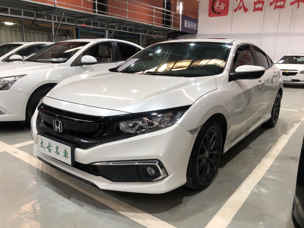 西安2019年6月本田思域2021款hatchback220turbocvt劲擎控白色手动挡