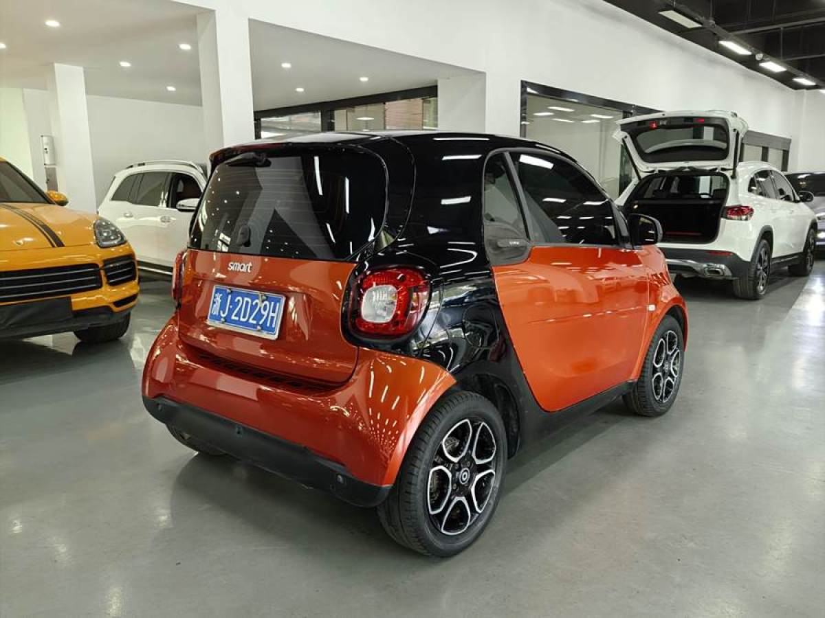 2019年10月smart fortwo  2019款 0.9T 66千瓦硬頂風(fēng)擎版 國(guó)VI