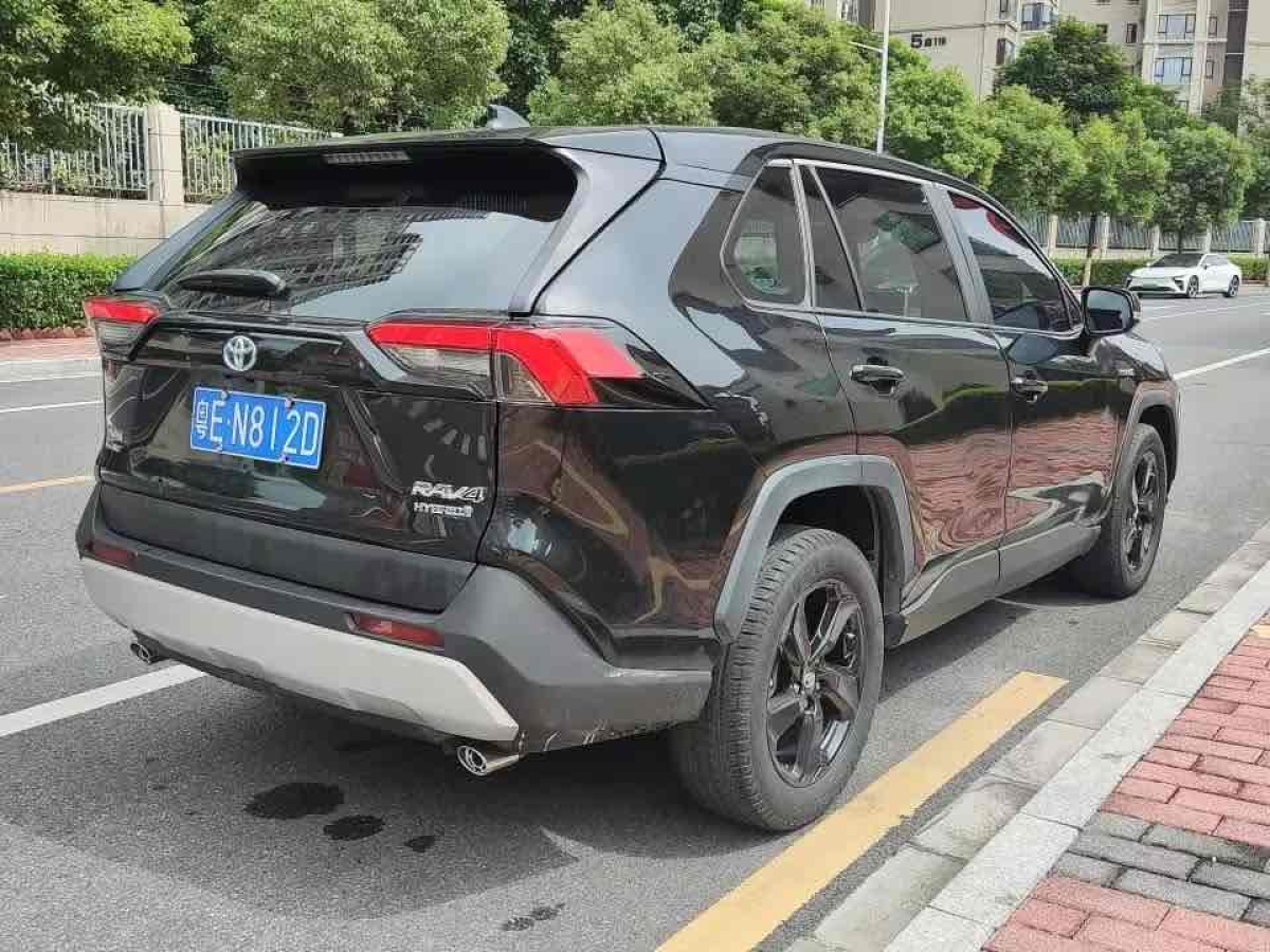 2020年12月豐田 RAV4榮放  2020款 雙擎  2.5L CVT四驅(qū)精英版