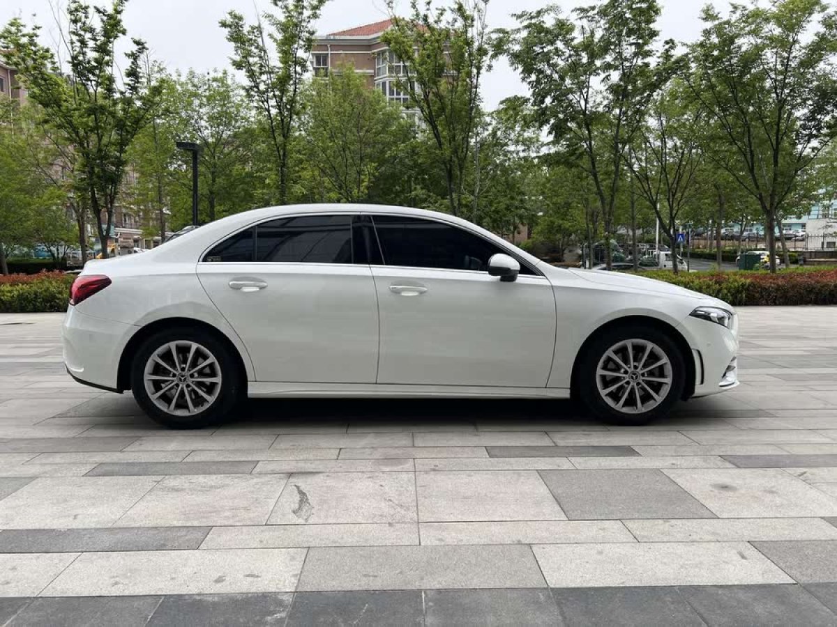 奔馳 奔馳A級  2021款 A 200 L 運動轎車時尚型圖片