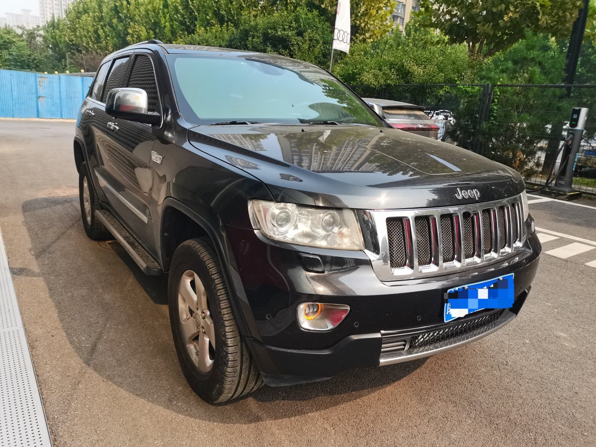 2013年1月Jeep 大切諾基  2012款 3.6L 旗艦導(dǎo)航版